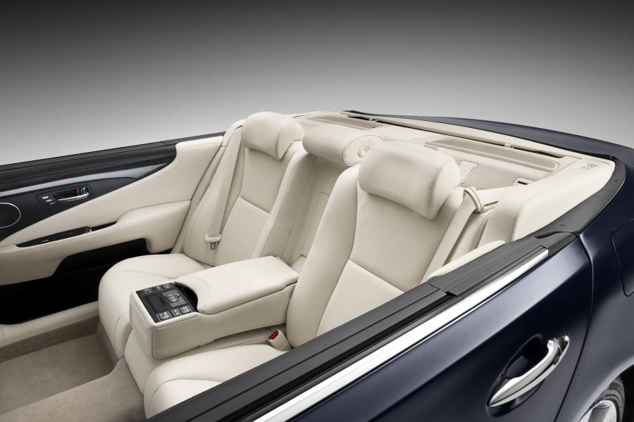  Lexus LS600h L Landaulet by Carat Duchatelet 2011 года  (фото 4 из 11)